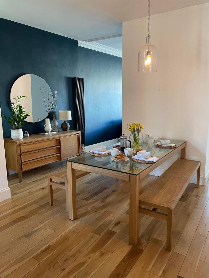 The Clock Tower Apartment - Spacious, Modern, 2 Bed Room Apartment , Southsea With Free Parking - Sleeps 4 พอร์ตสมัธ ภายนอก รูปภาพ