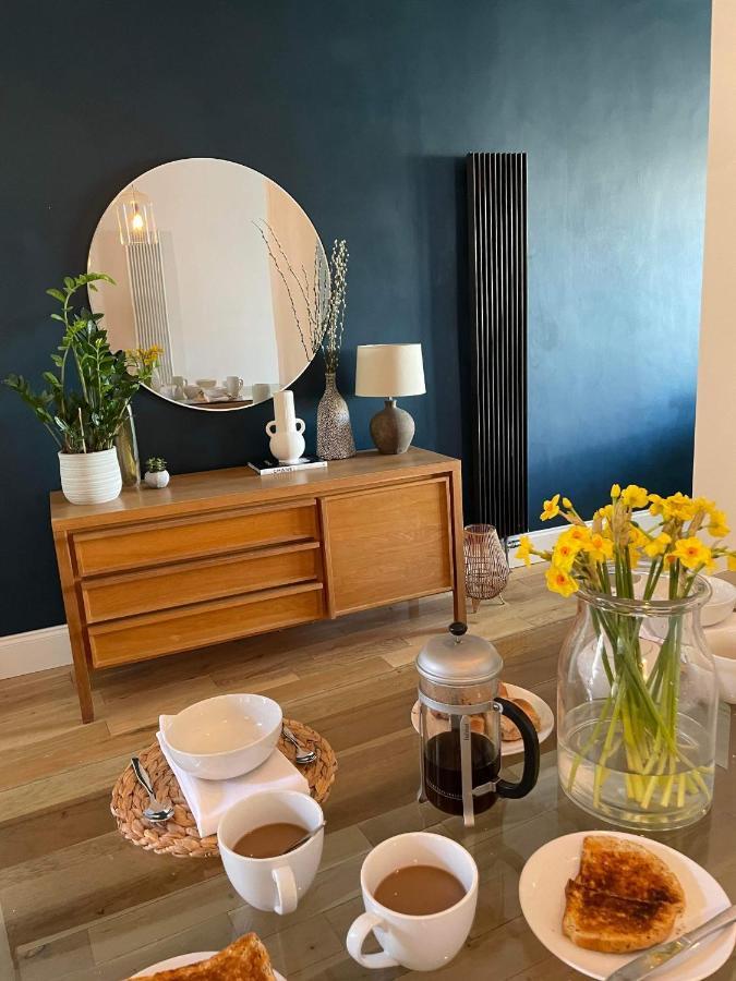 The Clock Tower Apartment - Spacious, Modern, 2 Bed Room Apartment , Southsea With Free Parking - Sleeps 4 พอร์ตสมัธ ภายนอก รูปภาพ