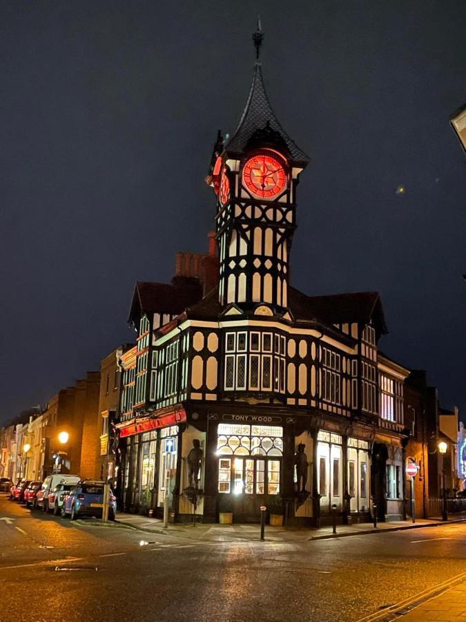 The Clock Tower Apartment - Spacious, Modern, 2 Bed Room Apartment , Southsea With Free Parking - Sleeps 4 พอร์ตสมัธ ภายนอก รูปภาพ