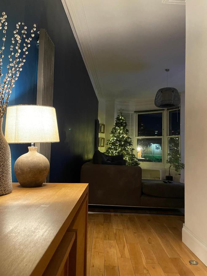 The Clock Tower Apartment - Spacious, Modern, 2 Bed Room Apartment , Southsea With Free Parking - Sleeps 4 พอร์ตสมัธ ภายนอก รูปภาพ